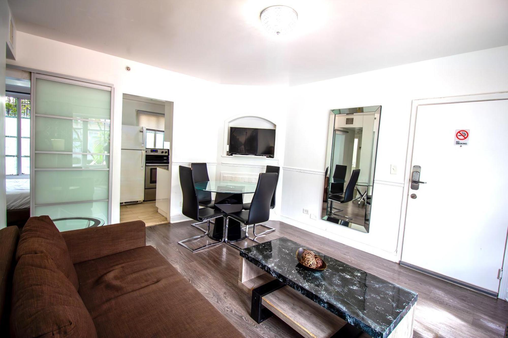 Courtyard Part Of The Oasis Casita Collection Appartamento Miami Beach